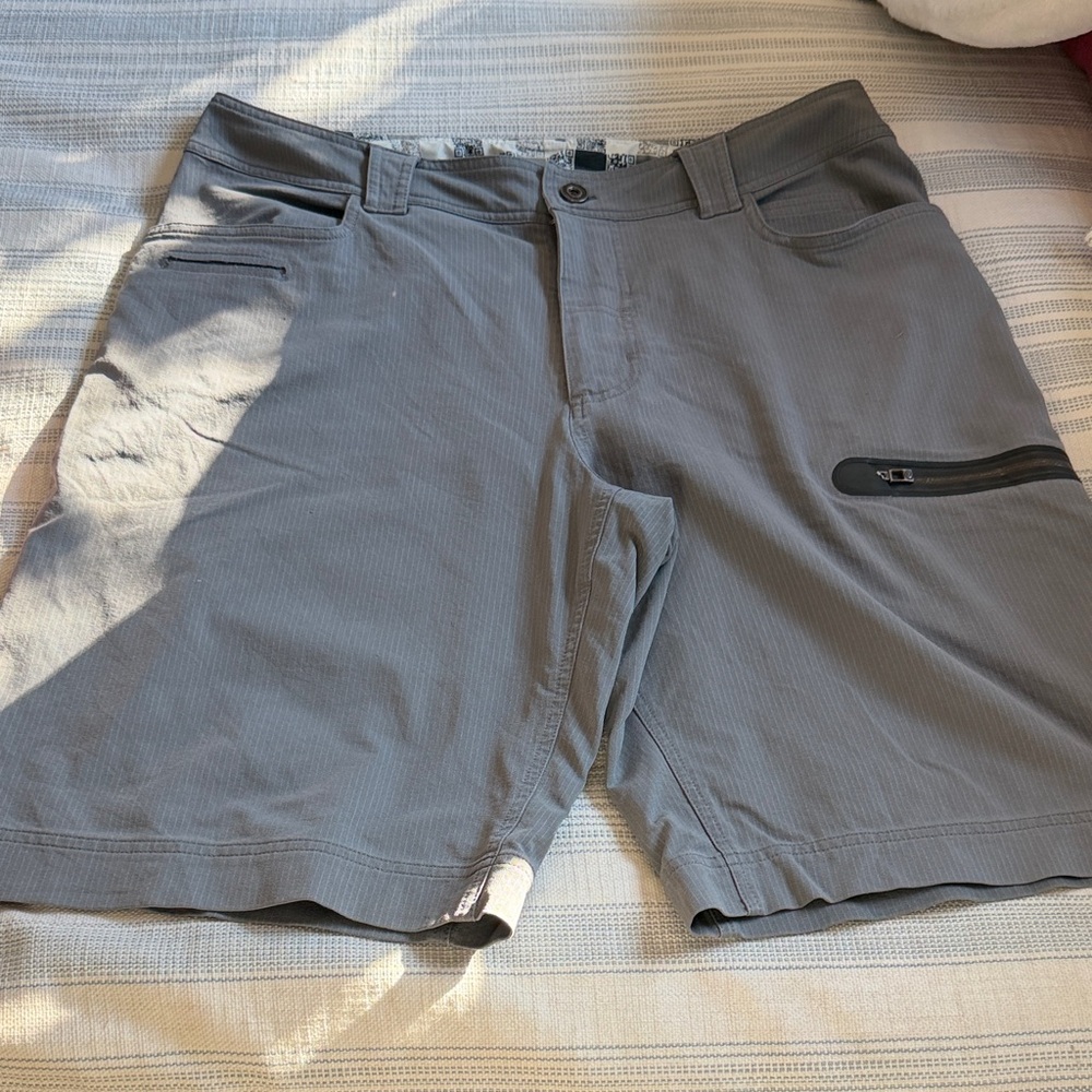lululemon athletica Men's Gray Cargo Shorts
